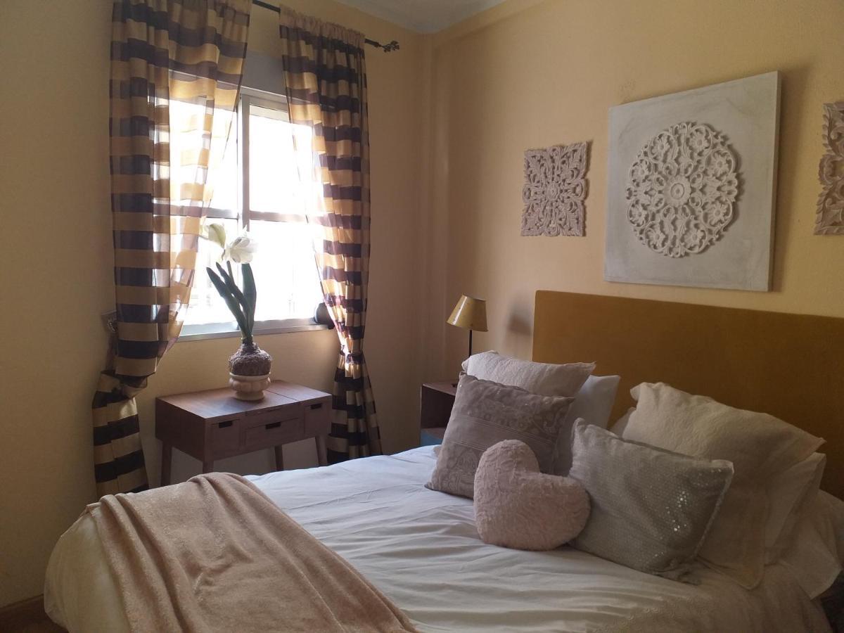 Romantic With Free Parking Apartment Seville